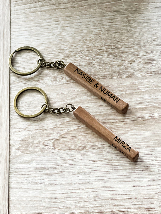 Houten sleutelhanger met 4 zijden gravure